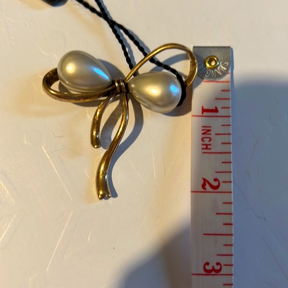 WEEKEND MAX MARA
Pearl-Embellished Bow Brooch NEW - Picture 8 of 8